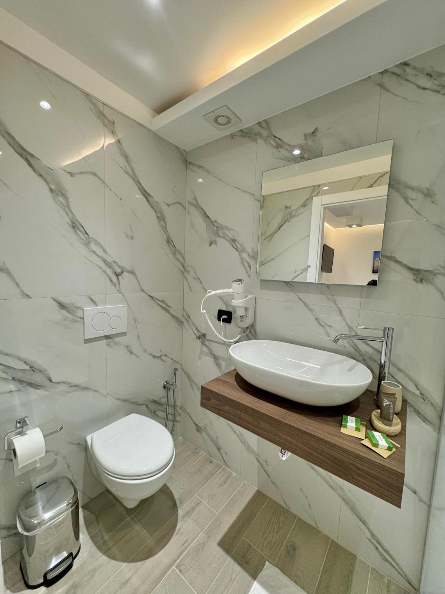 Il Filo Di Arianna Hotel Bari Bagian luar foto